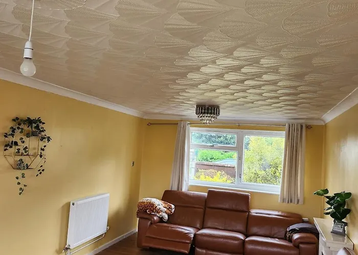 Spacious, 3 Double Bedroomed, Free Parking, 9 Mins Elland Rd, Nr Centre Semesterbostad *