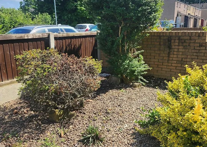 Spacious, 3 Double Bedroomed, Free Parking, 9 Mins Elland Rd, Nr Centre