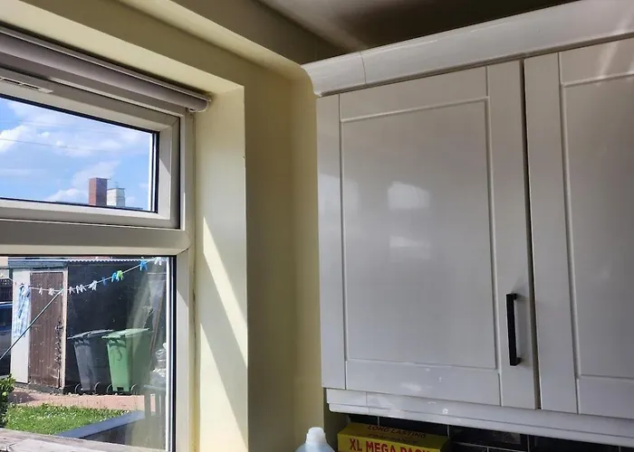 Semesterbostad Spacious, 3 Double Bedroomed, Free Parking, 9 Mins Elland Rd, Nr Centre Leeds (West Yorkshire)