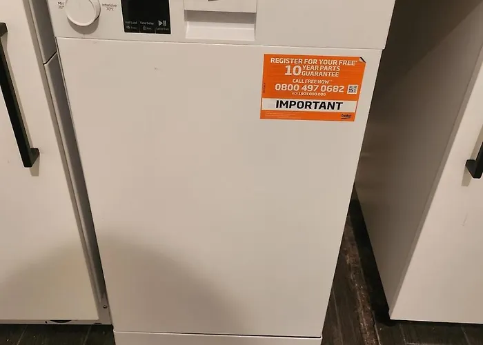 Spacious, 3 Double Bedroomed, Free Parking, 9 Mins Elland Rd, Nr Centre * Leeds (West Yorkshire)