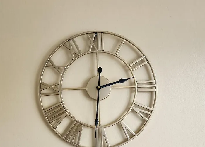 Spacious, 3 Double Bedroomed, Free Parking, 9 Mins Elland Rd, Nr Centre