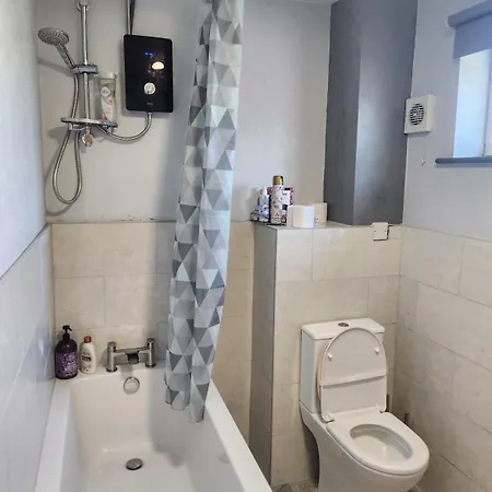 Spacious, 3 Double Bedroomed, Free Parking, 9 Mins Elland Rd, Nr Centre Semesterbostad Leeds (West Yorkshire)