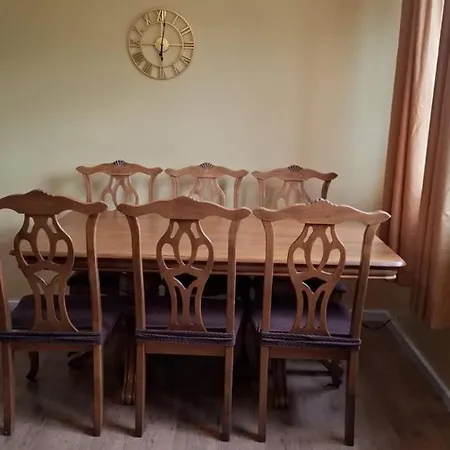 Σπίτι διακοπών Spacious, 3 Double Bedroomed, Free Parking, 9 Mins Elland Rd, Nr Centre