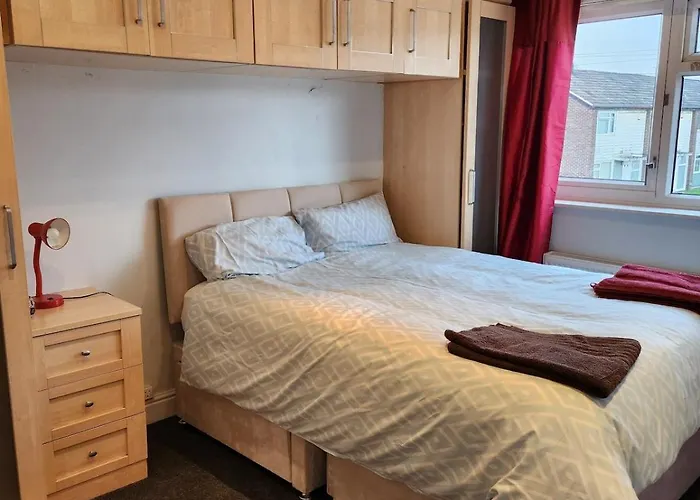 Spacious, 3 Double Bedroomed, Free Parking, 9 Mins Elland Rd, Nr Centre 別荘 *