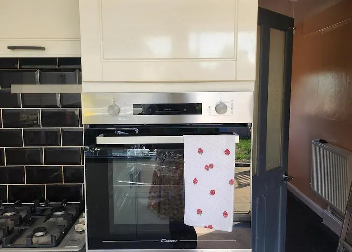 Spacious, 3 Double Bedroomed, Free Parking, 9 Mins Elland Rd, Nr Centre * リーズ