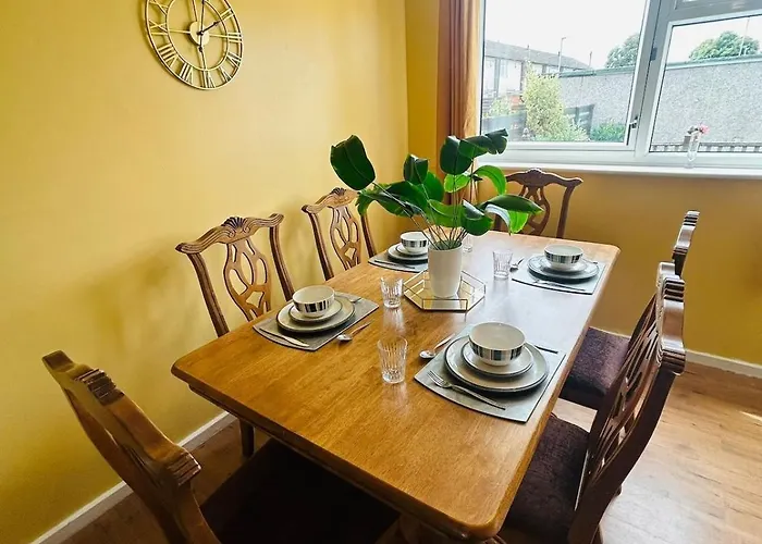 Spacious, 3 Double Bedroomed, Free Parking, 9 Mins Elland Rd, Nr Centre リーズ