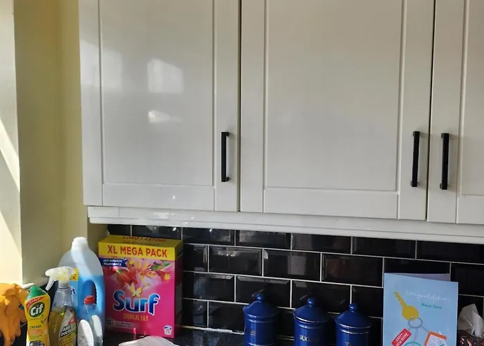 Spacious, 3 Double Bedroomed, Free Parking, 9 Mins Elland Rd, Nr Centre 別荘 *