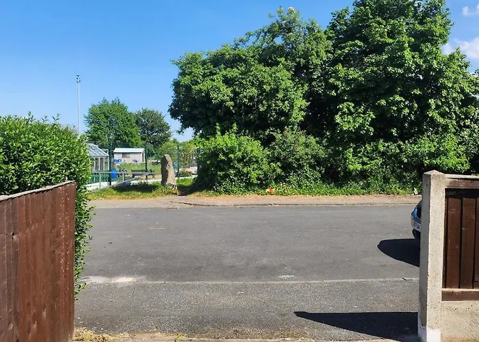 Spacious, 3 Double Bedroomed, Free Parking, 9 Mins Elland Rd, Nr Centre