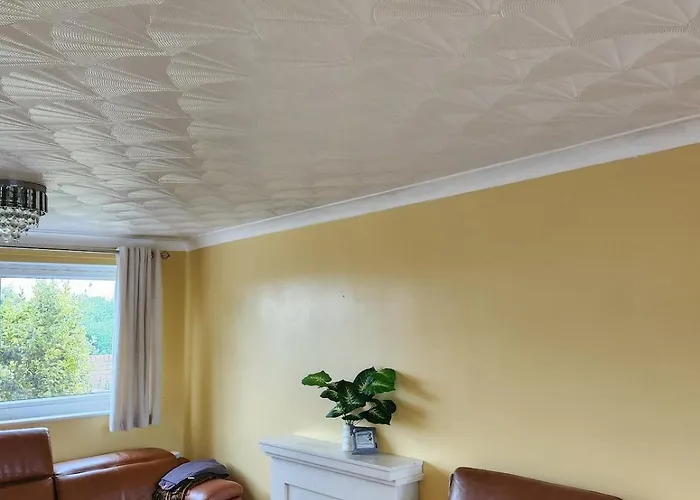 別荘 Spacious, 3 Double Bedroomed, Free Parking, 9 Mins Elland Rd, Nr Centre *