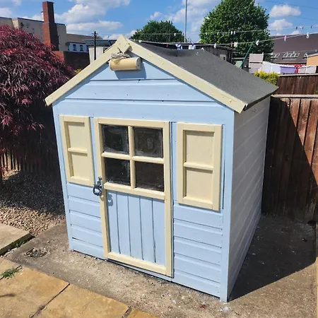 Spacious, 3 Double Bedroomed, Free Parking, 9 Mins Elland Rd, Nr Centre Holiday home Leeds (West Yorkshire)